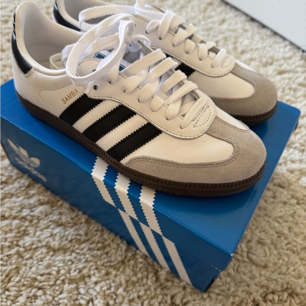 Women’s size 6 adidas samba